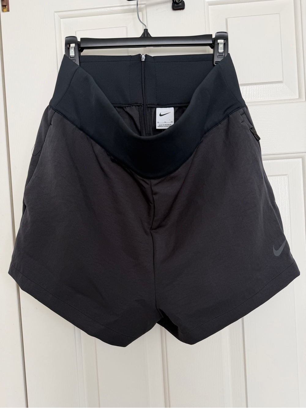 NWT Nike Women's XL Black High-Rise Tech Shorts